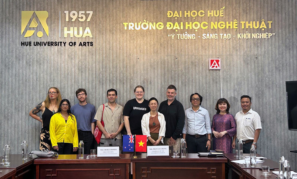 The curators lined up for a photo with representatives of Hua University of Arts